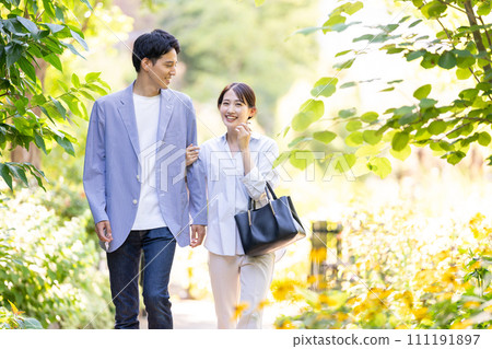 young couple traveling young couple traveling 111191897
