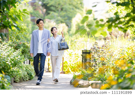 年輕夫婦旅行 111191899