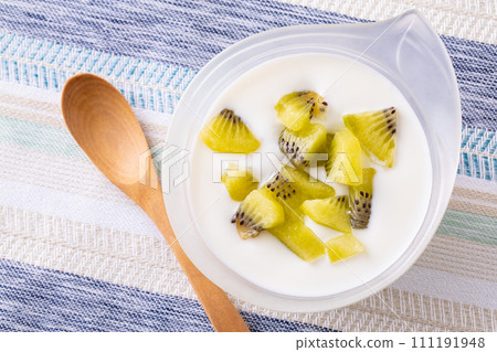 Yogurt and kiwi 111191948