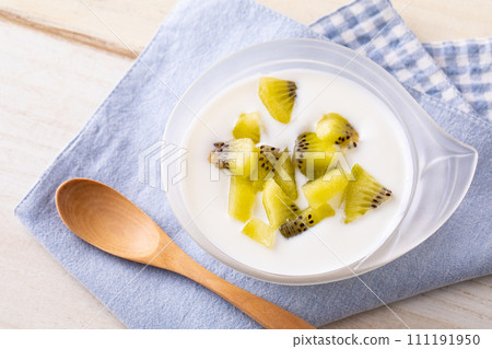 Yogurt and kiwi 111191950