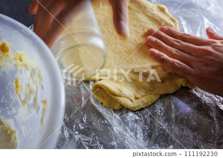 如何拉伸麵包麵團 如何拉伸麵包麵團 111192230