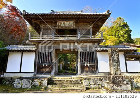 Bell tower gate of Chichibu temple No. 32 Hoshoji temple in autumn Bell tower gate of Chichibu temple No. 32 Hoshoji temple in autumn 111192529
