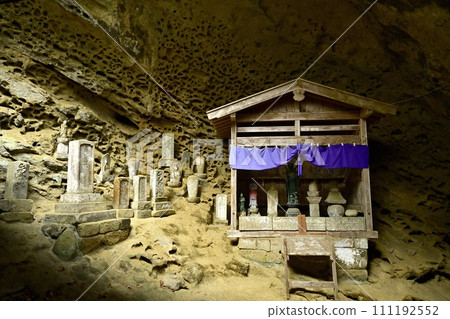 秩父寺第 32 號寺法勝寺觀音堂後方塔福尼地層的岩切地藏菩薩秋季 111192552