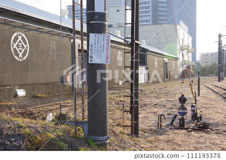 Higashi Takashima Station premises with warehouse and track ruins 111193378