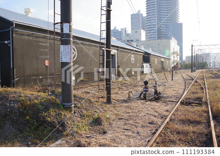 東高島站內有倉庫及鐵軌遺址 東高島站內有倉庫及鐵軌遺址 111193384