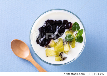 eat yogurt for breakfast 111193397