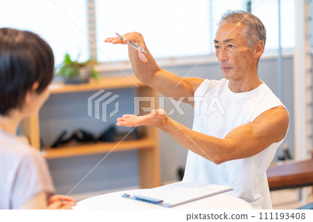 Senior male trainer working at the gym 111193408