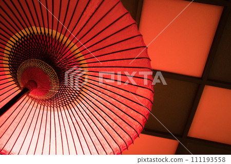 紅洋紅色傘 111193558