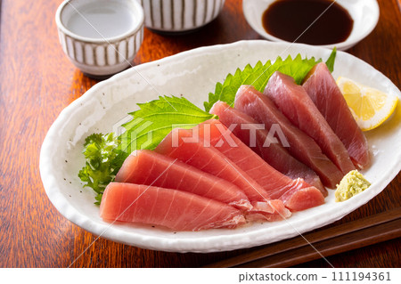 Tuna sashimi and sake Tuna sashimi and sake 111194361
