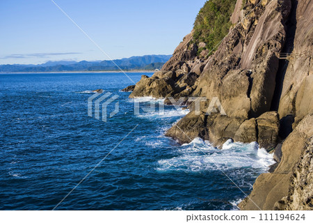 World Heritage Site "Onigajo" (Kumano City, Mie Prefecture) - Coastal scenery of sheer cliffs 111194624