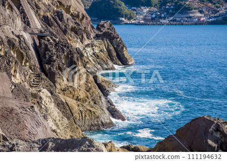 World Heritage Site "Onigajo" (Kumano City, Mie Prefecture) - Coastal scenery of sheer cliffs World Heritage Site "Onigajo" (Kumano City, Mie Prefecture) - Coastal scenery of sheer cliffs 111194632