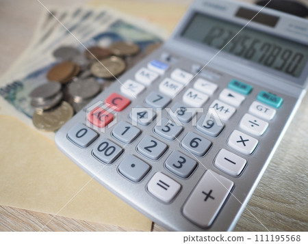 Calculator and coins_household management 111195568