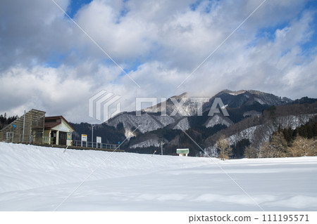 Akita Nairiku Line Ugo-Nakazato Station in winter 111195571