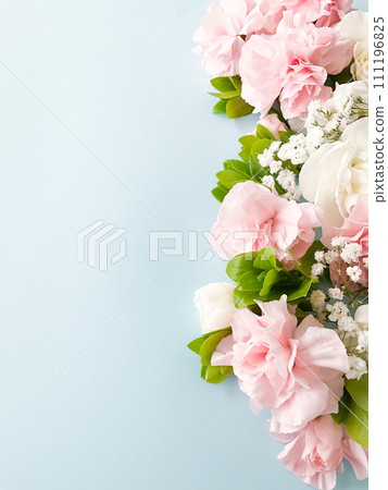 Close up photo of a bouquet of pink and white 111196825