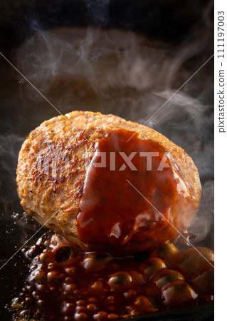 Bake a hamburger steak 111197003