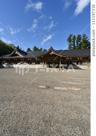 Yahiko Shrine Office 111197316