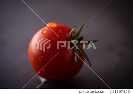 新鮮的迷你番茄 新鮮的迷你番茄 111197560