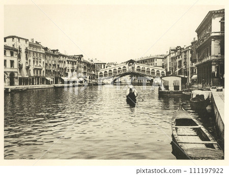 Old Italy Rialto Bridge 111197922