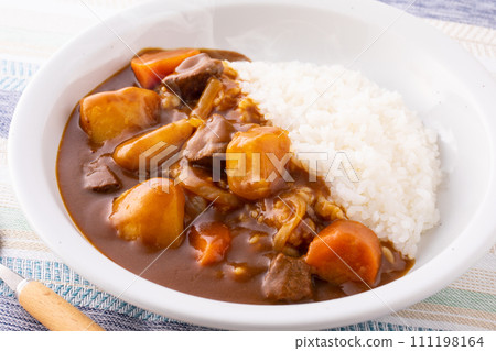 eat beef curry 111198164