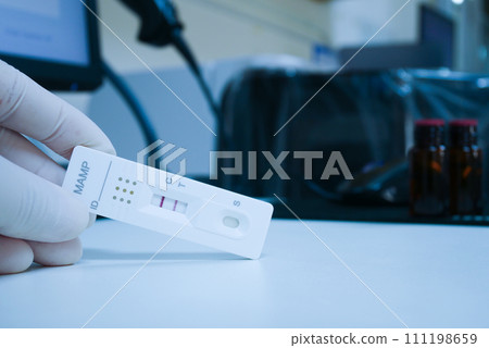 Urine methamphetamin testing in laboratory. 111198659