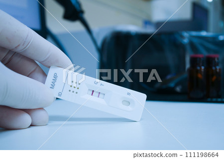 Urine methamphetamin testing in laboratory. 111198664