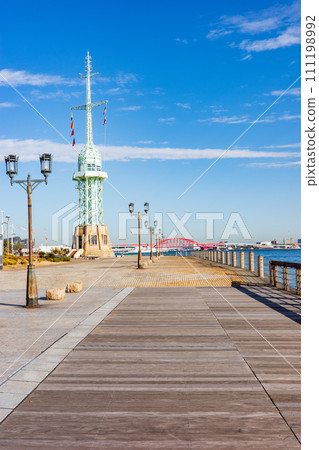 臨海樂園的神戶港舊號誌站及遠處的神戶大橋 臨海樂園的神戶港舊號誌站及遠處的神戶大橋 111198992