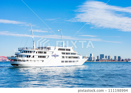 Pleasure boat and Port Island seen from Harborland Pleasure boat and Port Island seen from Harborland 111198994