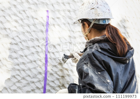 Construction site girl, exterior wall crack repair work, painting Construction site girl, exterior wall crack repair work, painting 111199973