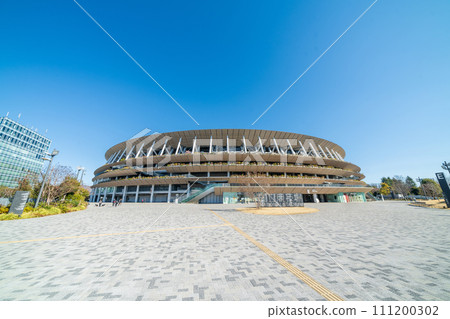 冬天的“東京”晴朗的藍天和國家體育場 111200302