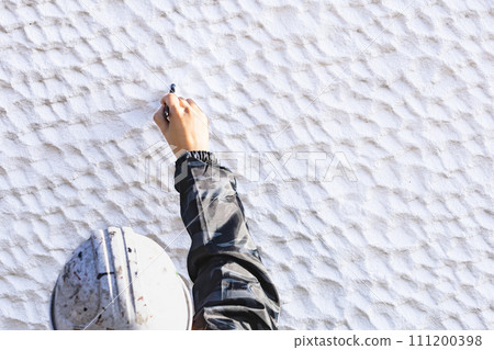 Construction site girl, exterior wall crack repair work, painting Construction site girl, exterior wall crack repair work, painting 111200398