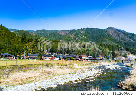 [Important Preservation District for Groups of Traditional Buildings] Oyacho Osugi Oya River and village scenery Yabu City, Hyogo Prefecture 111200666
