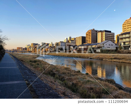 清晨的京都鴨川(南方向) 清晨的京都鴨川(南方向) 111200694