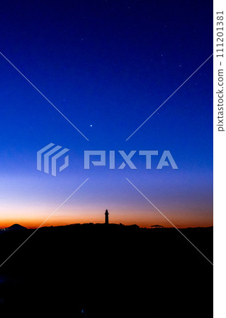 Tsumekizaki Park in winter at dawn 111201381