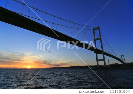 Shiratori Bridge, sunset and seagulls seen from the south breakwater of Muroran City, Hokkaido Shiratori Bridge, sunset and seagulls seen from the south breakwater of Muroran City, Hokkaido 111201904
