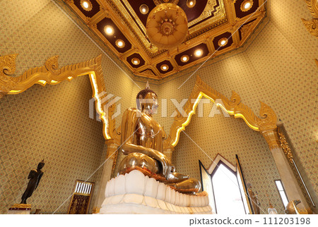 The Golden Buddha "Phra Phuttha Maha Suwanna Patimakon" located in the temple of Wat Traimit, Bangkok, Thailand. 111203198