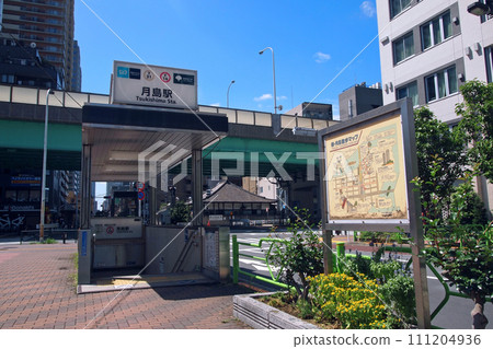 Tokyo Metro/Toei Subway Tsukishima Station 111204936