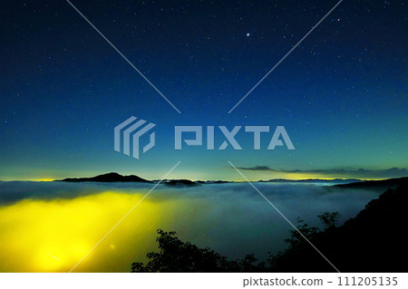 Twilight starry sky and sea of clouds/Kamakurayama Observation Deck, Mogi Town, Tochigi Prefecture 111205135