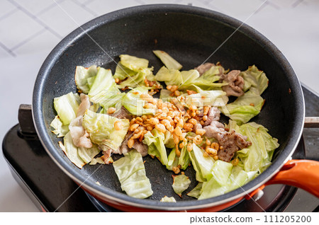 Meat tempura with grilled meat and vegetables 111205200