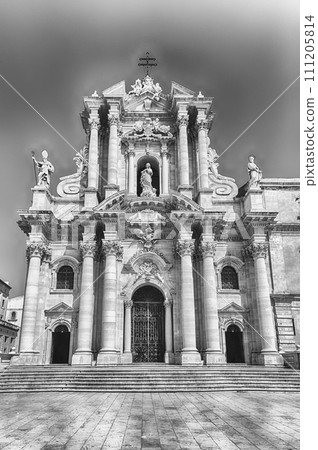 Cathedral of Syracuse, iconic landmark on Ortygia Island, Italy 111205814