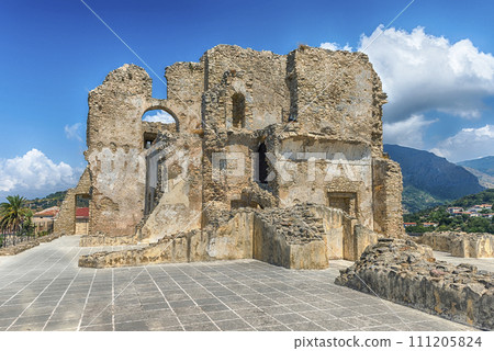 Ruins of an old castle in south of Italy 111205824