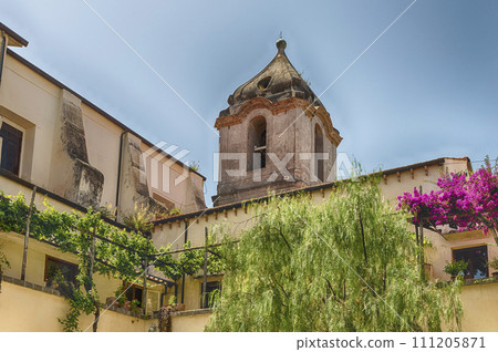 The scenic cloister of San Francesco d'Assisi Church, Sorrento, Italy 111205871