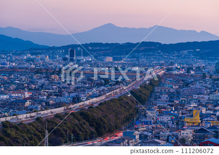 (Shizuoka Prefecture) Tomei Expressway running through Shizuoka City at dawn (Shizuoka Prefecture) Tomei Expressway running through Shizuoka City at dawn 111206072