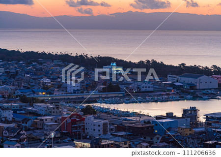 (Shizuoka Prefecture) Dawn of Mochimune fishing port 111206636