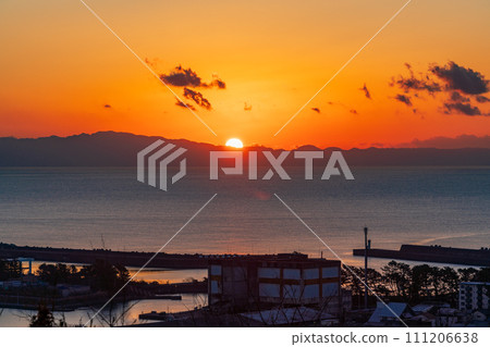 (Shizuoka Prefecture) Dawn of Mochimune fishing port 111206638