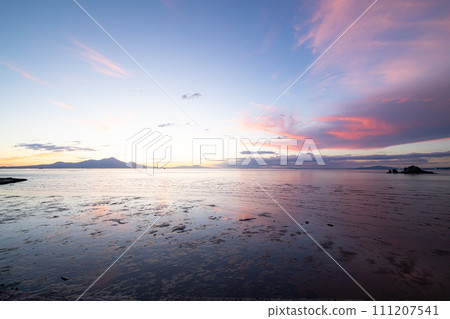 beautiful beach sunset beautiful beach sunset 111207541