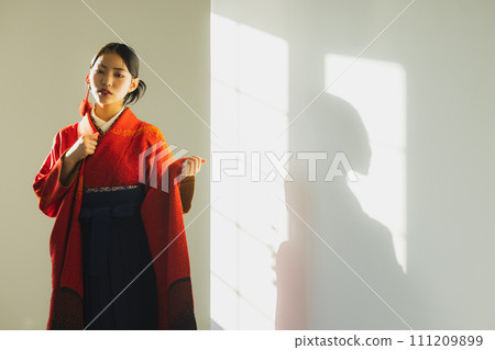 Red furisode and hakama 111209899