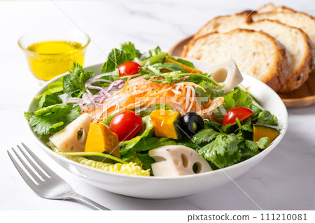 健康早餐沙拉 111210081