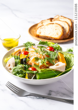 健康早餐沙拉 111210086