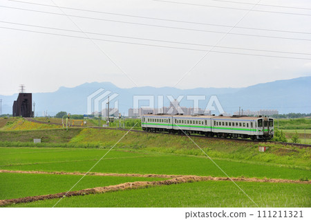 Sassuma Line Ainosato Park-Fami Ishikari JR Hokkaido Kiha 143 + Kisaha 144 + Kiha 143 (Naebo) 111211321