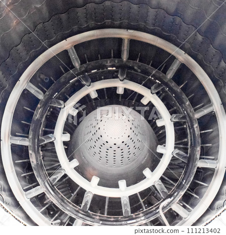 A nozzle of a jet engine with a variable thrust direction A nozzle of a jet engine with a variable thrust direction 111213402